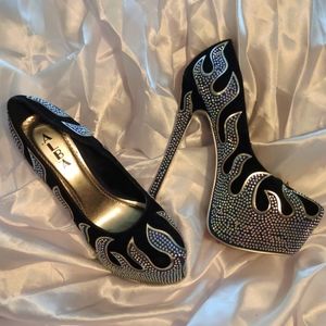 Alba platforms size 8 and 1/2